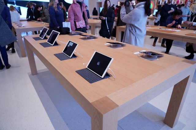 　iPadとキーボード、Apple Pencilも体験できる。